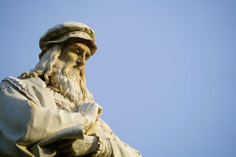 La statue de Léonard de Vinci, symbole du génie italien et de son impact sur l'art français